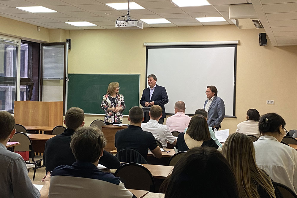 Курс лекций и практических занятий судьи Конституционного суда РФ М.Б.Лобова