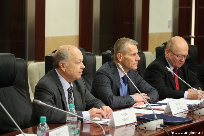 Депутаты Европарламента в ЕУИ (7.02.2012)