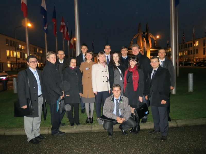 Преподаватели и студенты МГИМО в штаб-квартире НАТО (ноябрь 2012)
