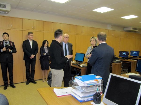 Визит представителей ЕС в ЕУИ и Информационный центр ИЕП (6.12.2012)