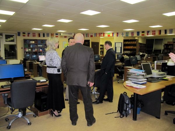 Визит представителей ЕС в ЕУИ и Информационный центр ИЕП (6.12.2012)