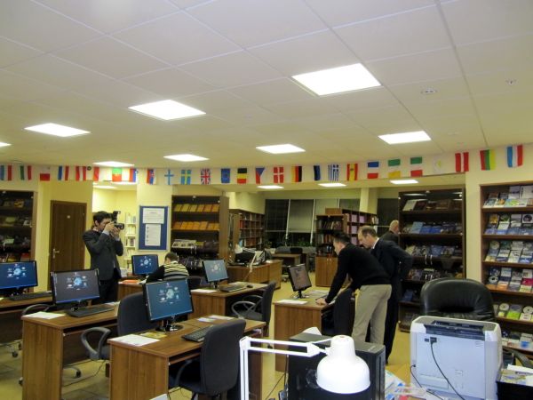 Визит представителей ЕС в ЕУИ и Информационный центр ИЕП (6.12.2012)