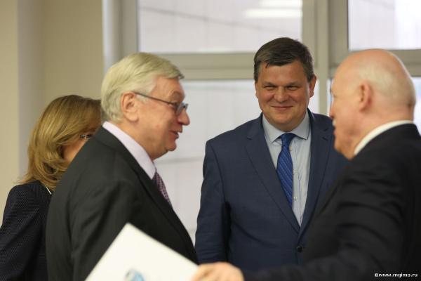 Защита кандидатской диссертации М.Б.Лобова